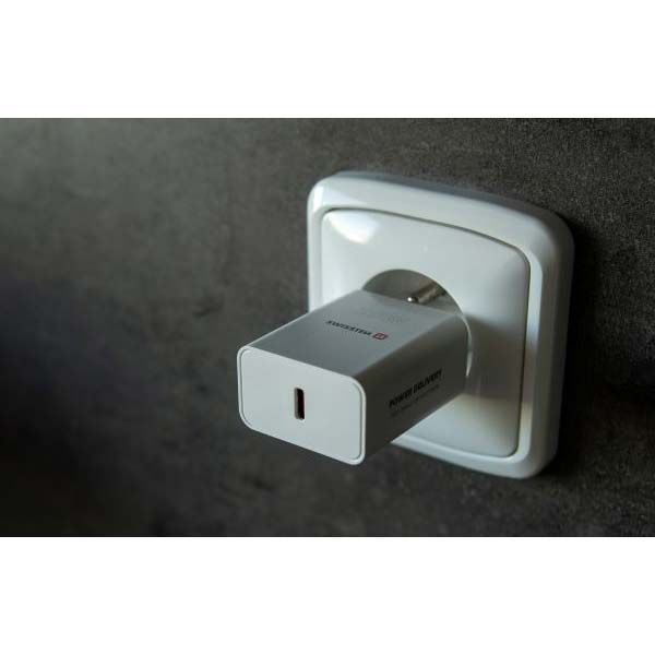 Hálózati adapter Swissten iPhone és Samsung számára PD, 25W, fehér Hálózati adapter Swissten iPhone és Samsung számára PD, 25W, fehér