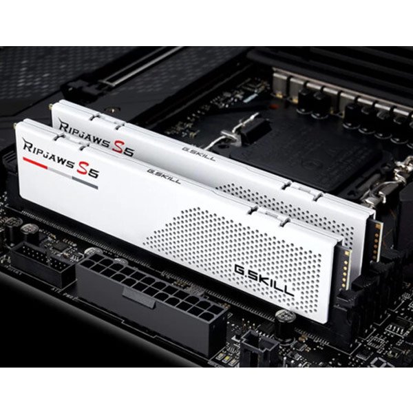 G.SKILL 32GB kit DDR5 5600 CL36 Ripjaws S5 fehér G.SKILL 32GB kit DDR5 5600 CL36 Ripjaws S5 fehér