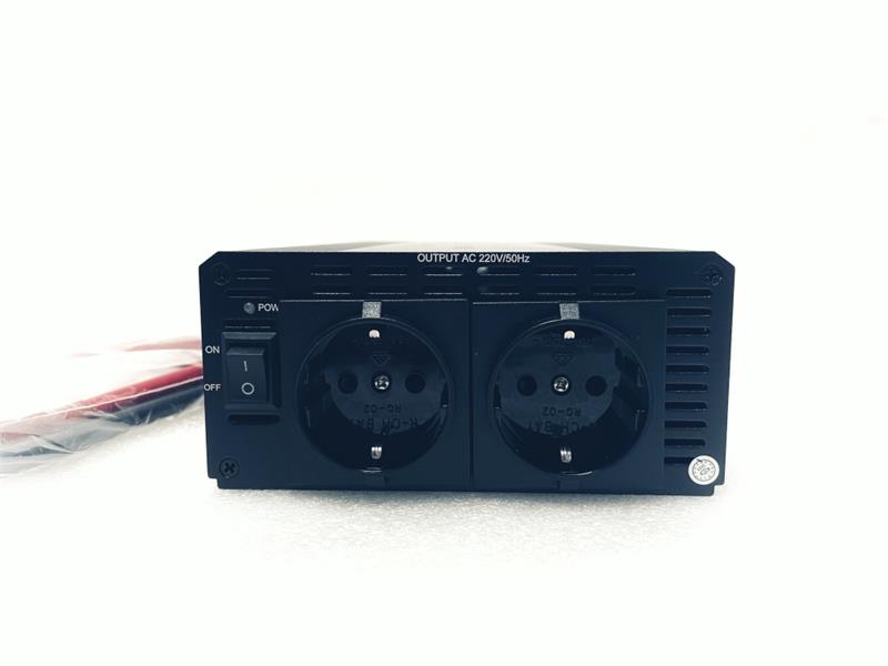 EUROCASE feszültségváltó DC/AC 12V/230V, 1500W (MT-MX1500) EUROCASE feszültségváltó DC/AC 12V/230V, 1500W (MT-MX1500)