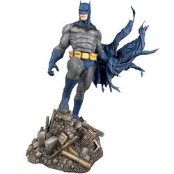 DC Gallery Batman Defiant PVC Diamore az pgs.hu